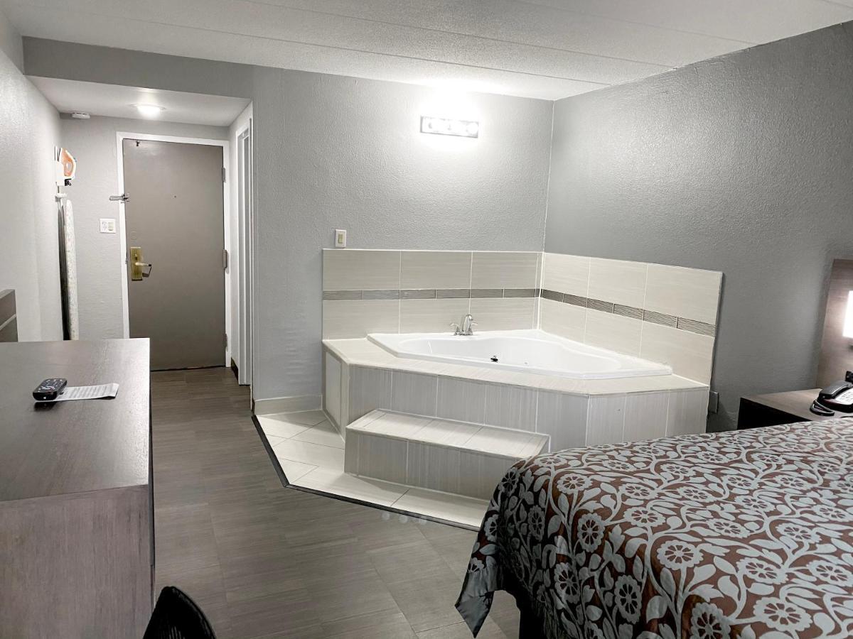 Days Inn By Wyndham Sharonville Eksteriør billede