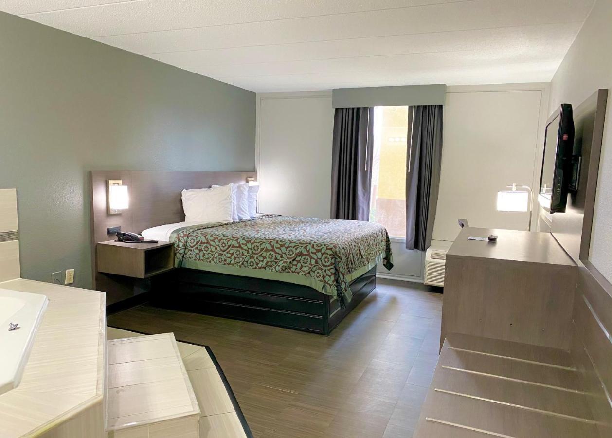 Days Inn By Wyndham Sharonville Eksteriør billede