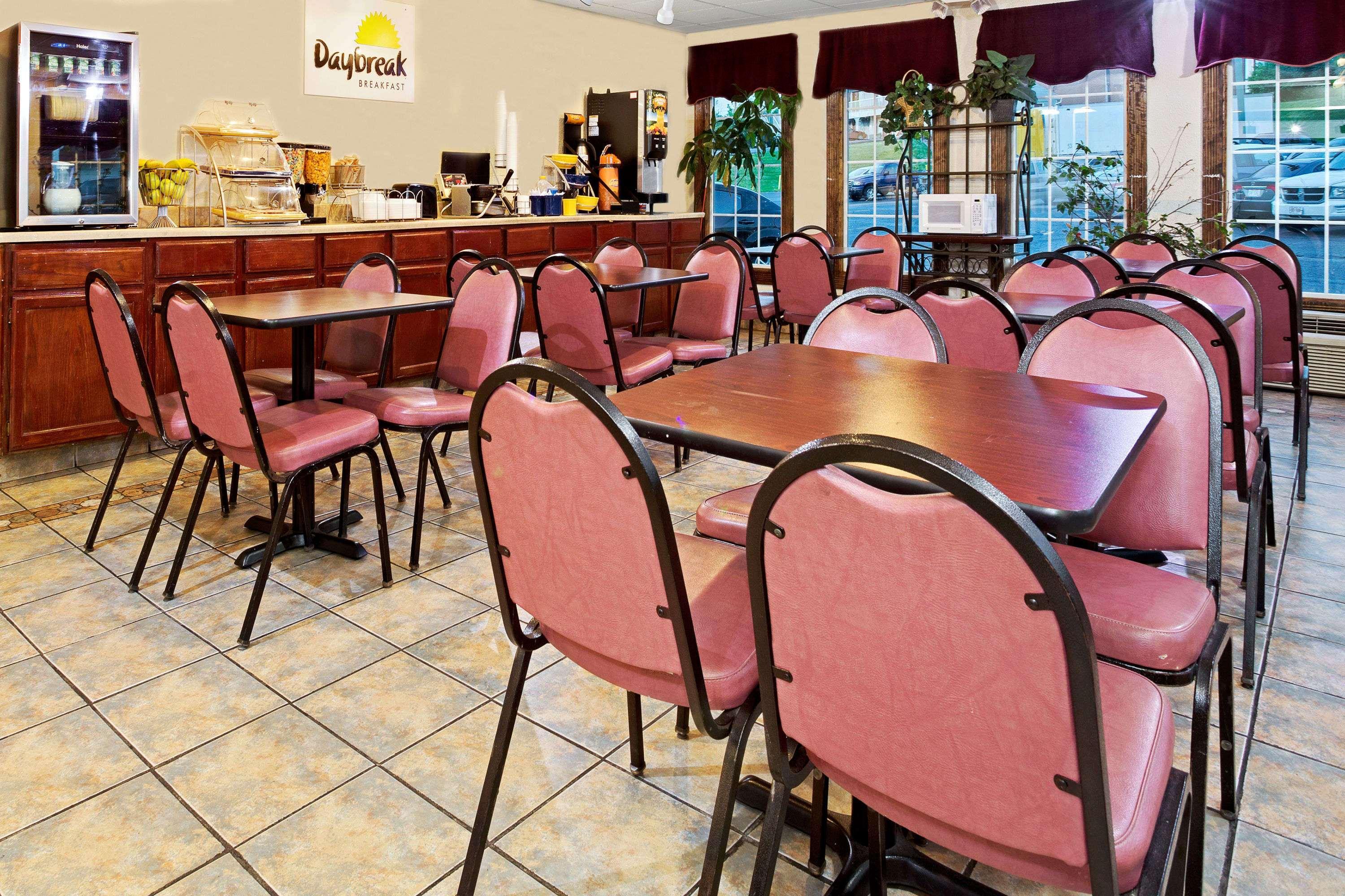 Days Inn By Wyndham Sharonville Eksteriør billede
