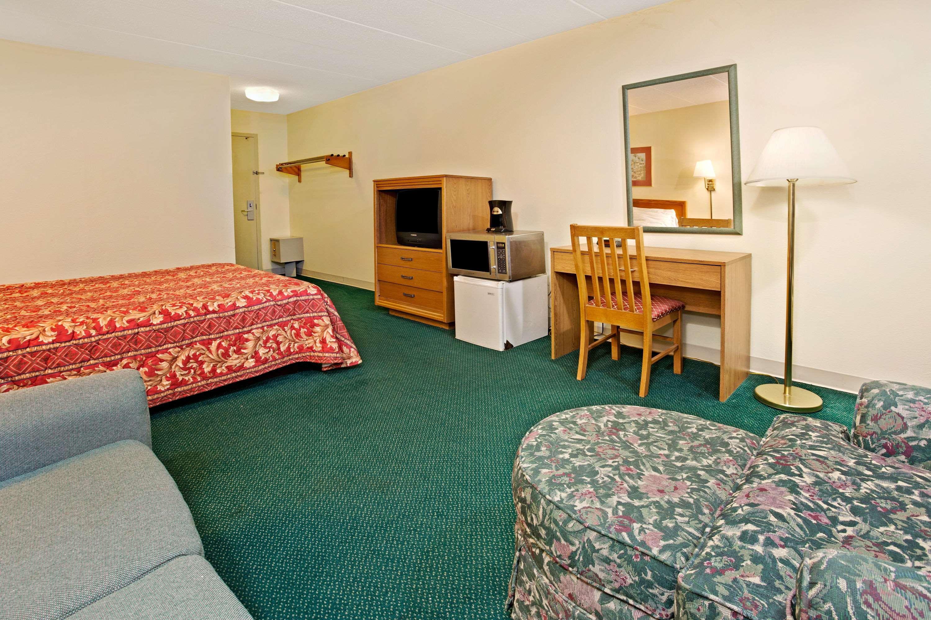 Days Inn By Wyndham Sharonville Eksteriør billede