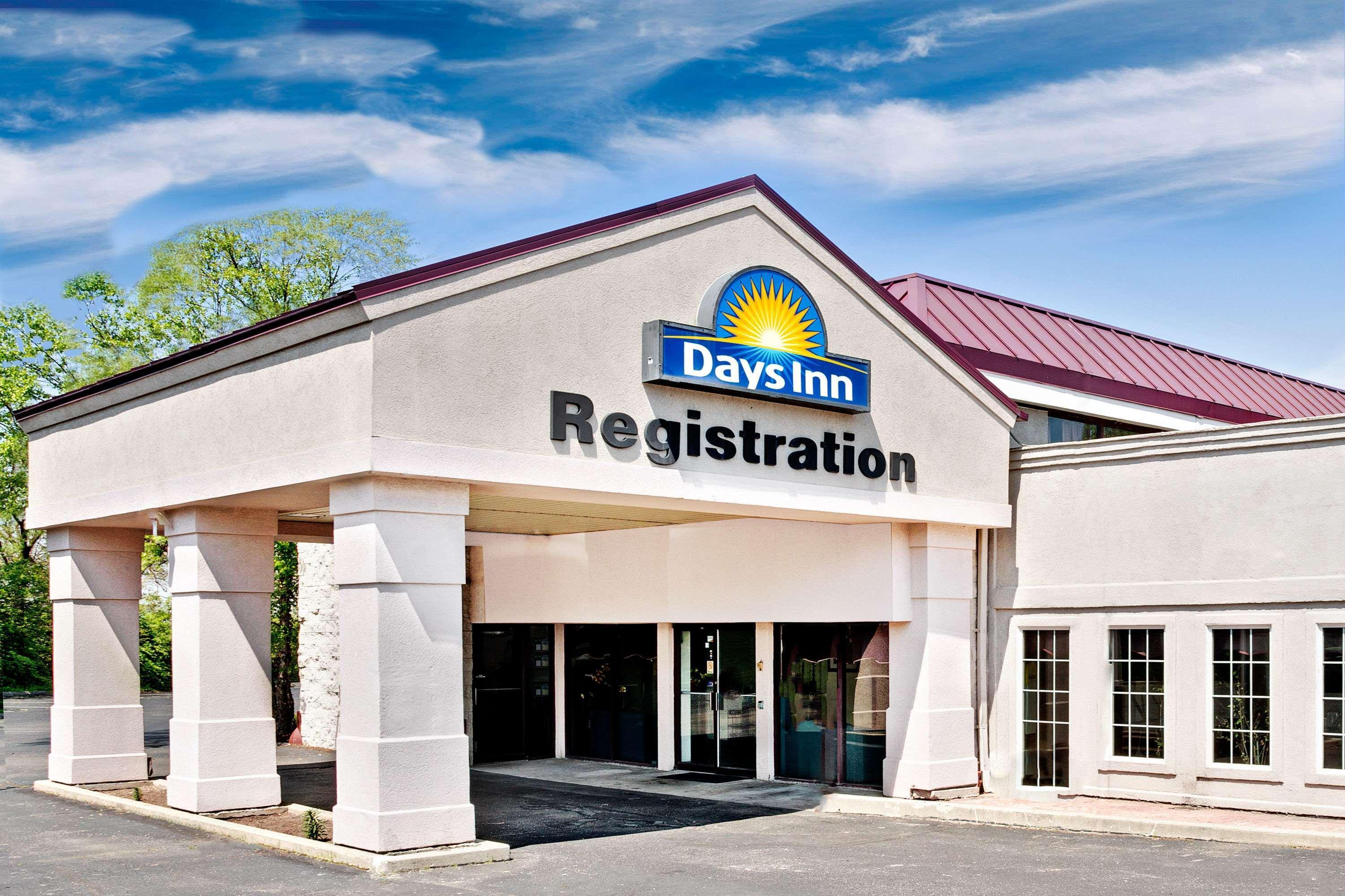 Days Inn By Wyndham Sharonville Eksteriør billede