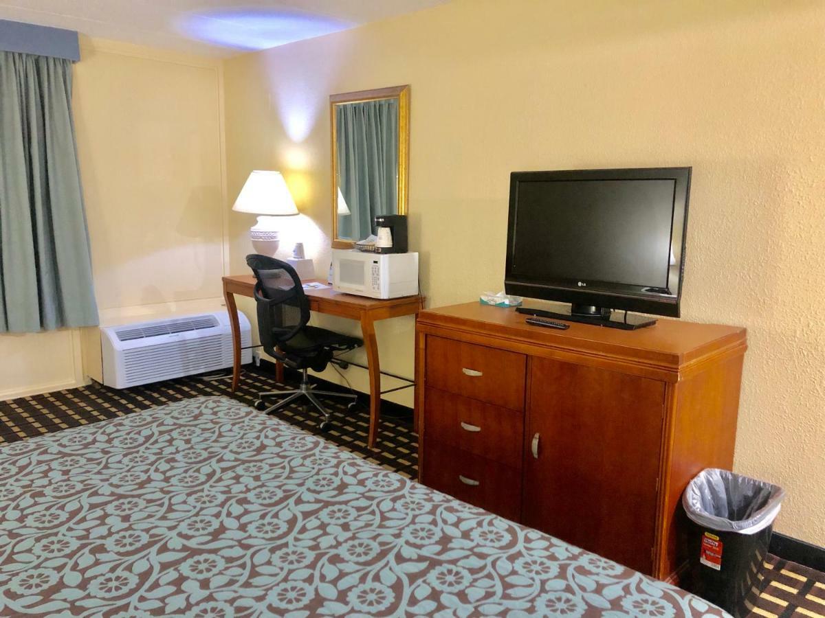 Days Inn By Wyndham Sharonville Eksteriør billede