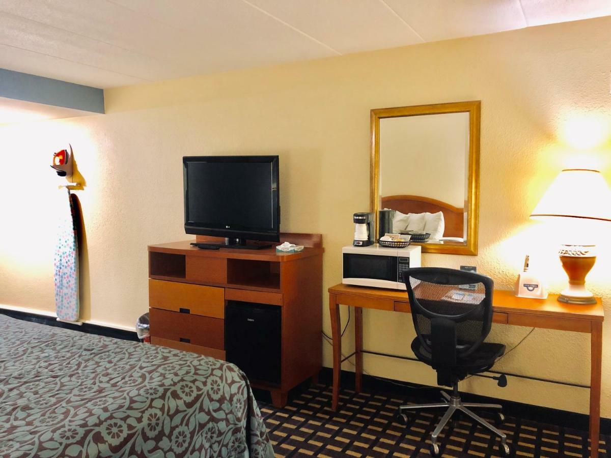 Days Inn By Wyndham Sharonville Eksteriør billede