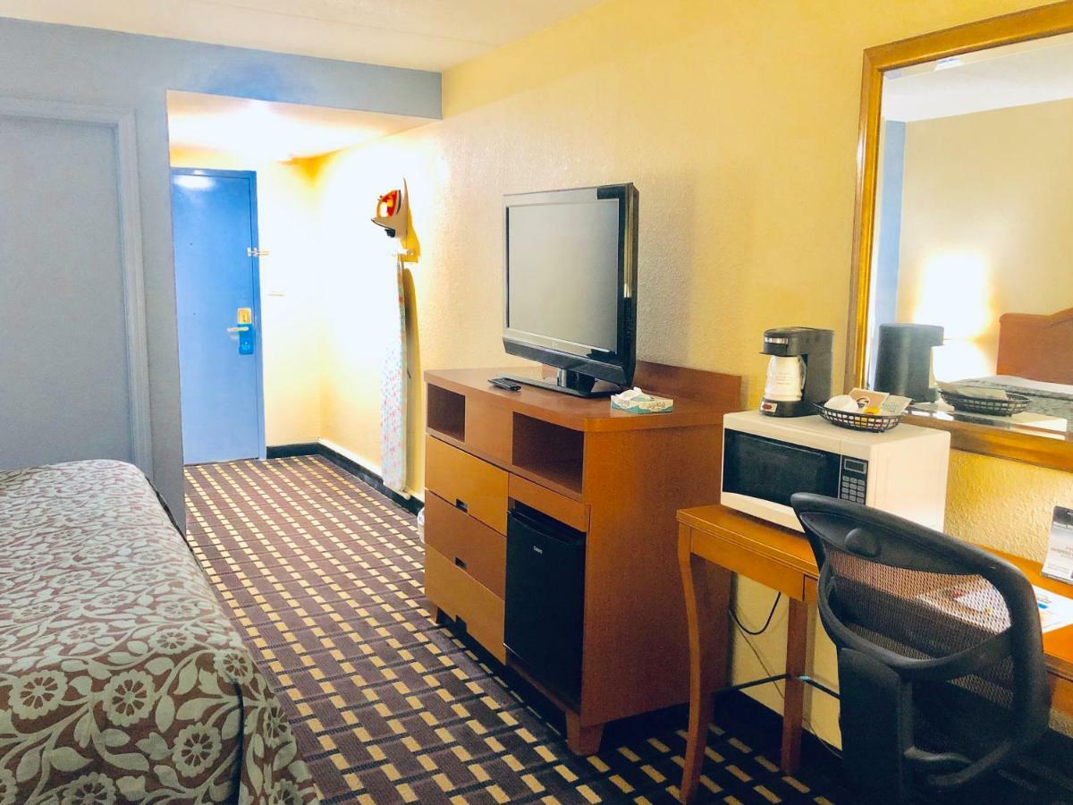 Days Inn By Wyndham Sharonville Eksteriør billede