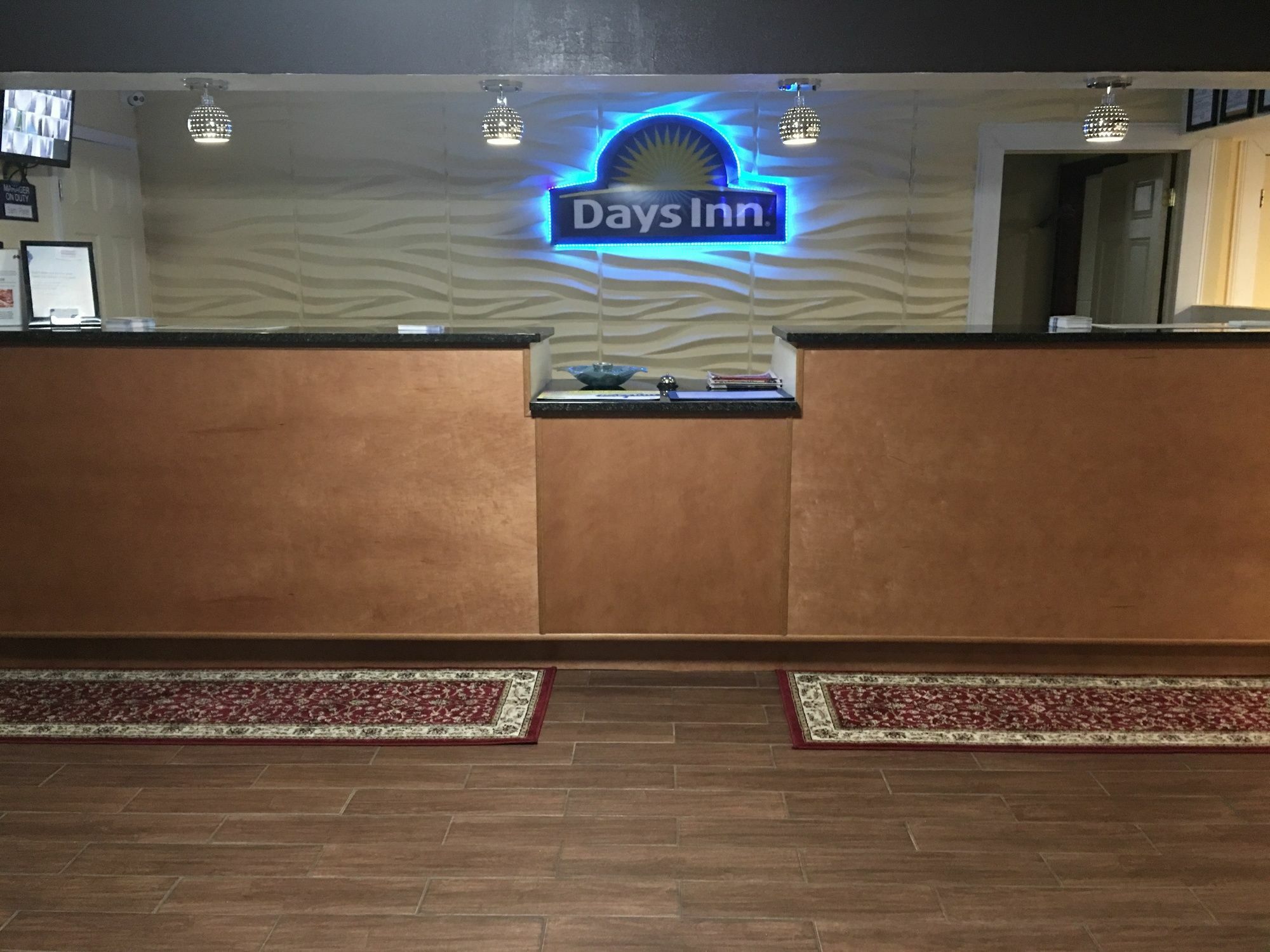 Days Inn By Wyndham Sharonville Eksteriør billede