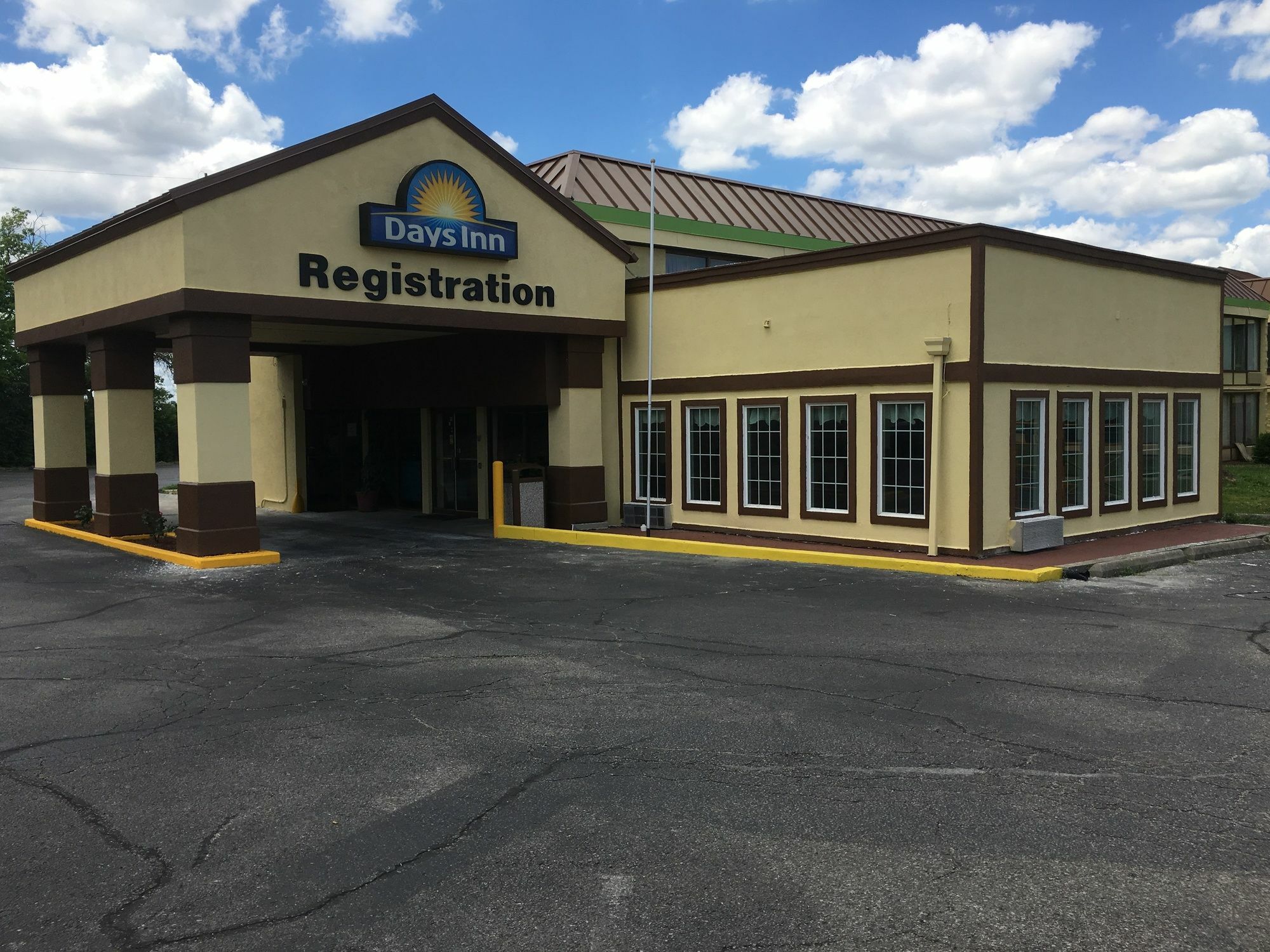 Days Inn By Wyndham Sharonville Eksteriør billede